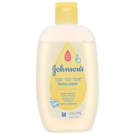 Gohnson tắm gội bé