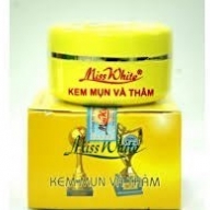 Miss White kem mụn và thâm